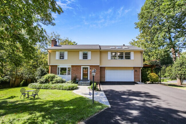 Primary Photo - 1256 Beverly Rd
