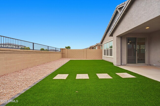 Building Photo - 932 W Macaw Dr