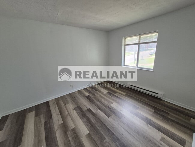 Building Photo - 922 Highland Ave