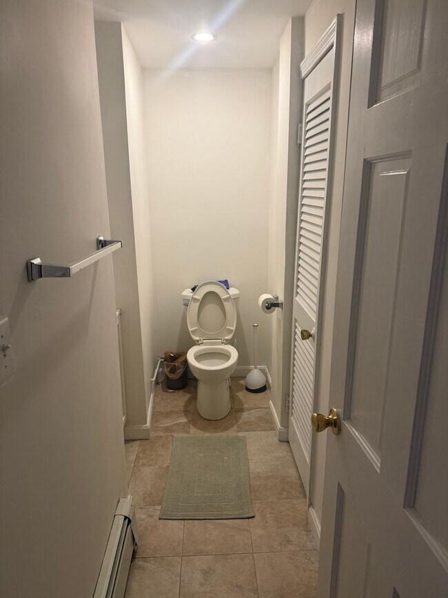 Building Photo - Check out this 2 bed in the North End...