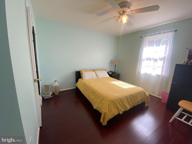 Building Photo - 8207 Stationhouse Ct