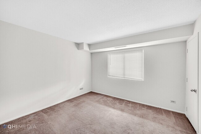 Building Photo - 111 S Baybrook Dr