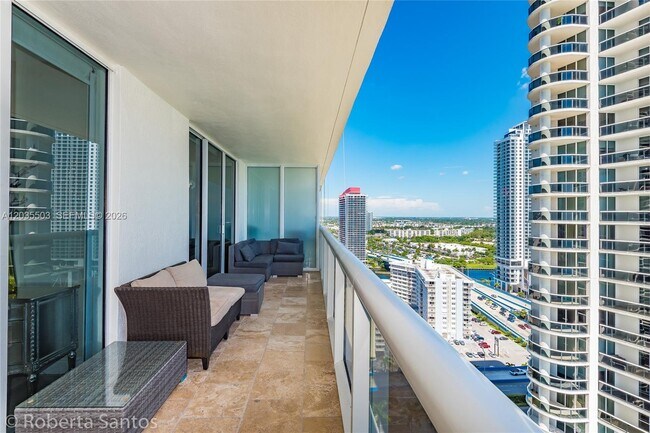 Building Photo - 1830 S Ocean Dr