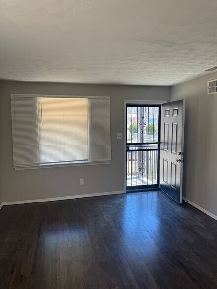 Building Photo - 3575 Millard Rd