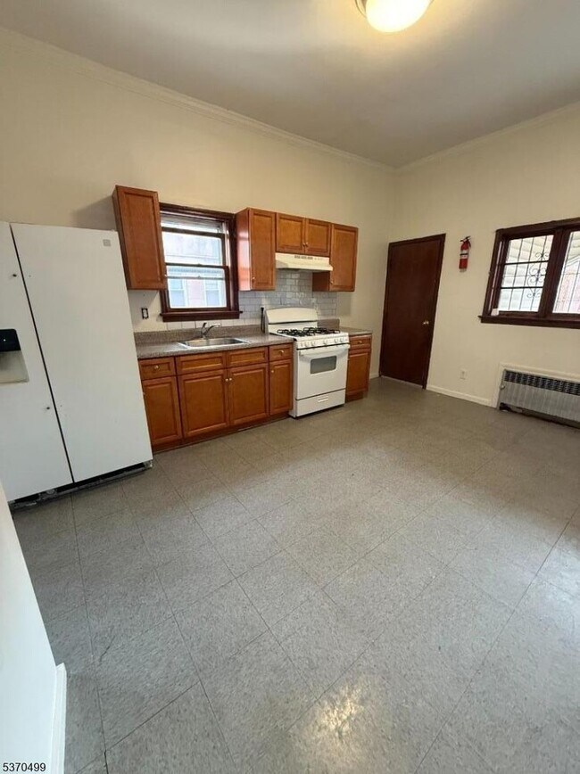 Building Photo - 138 E Jersey St