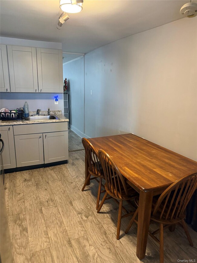 Building Photo - 11-15-15 W Main St