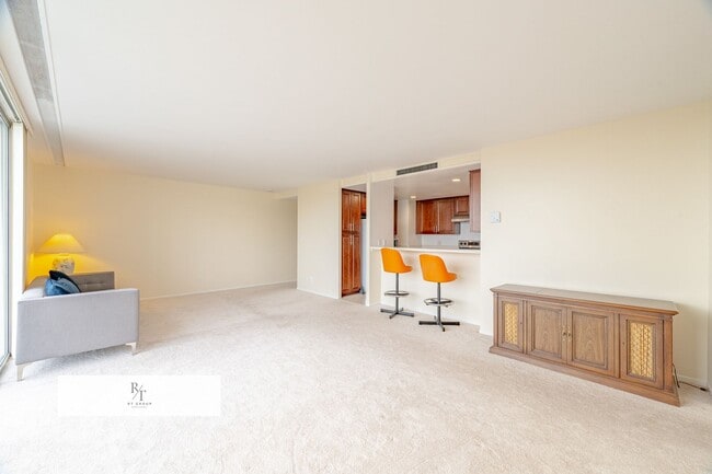 Building Photo - Modern 2-Bedroom Condo with Premium Amenities in Los Angeles