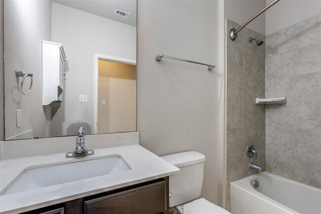 Building Photo - 456 S Brook Dr