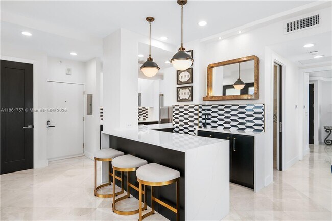 Building Photo - 209 N Fort Lauderdale Beach Blvd
