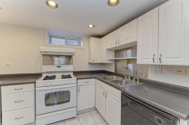 Building Photo - 4544 N Oriole Ave