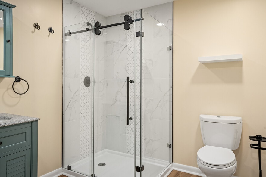 Building Photo - 2112 Sanborn Dr