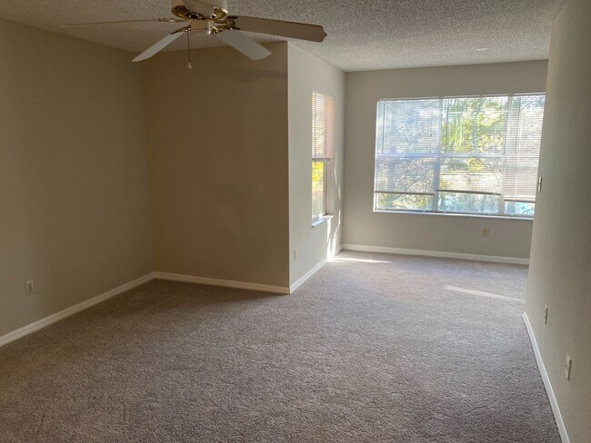 Building Photo - Venetian Place - 1323