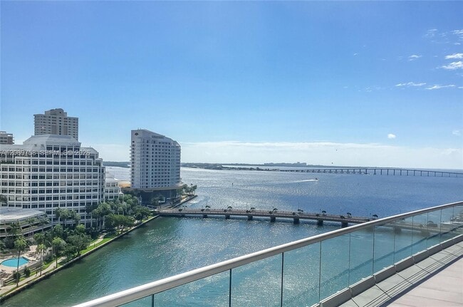 Building Photo - 475 Brickell Ave