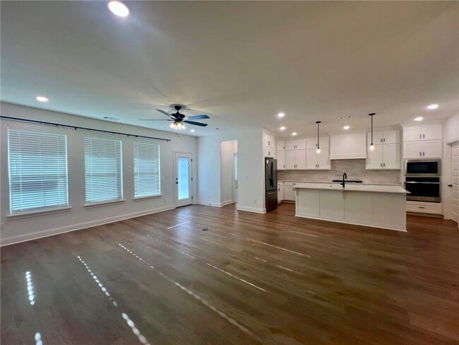 Building Photo - 3006 S 14th Pl