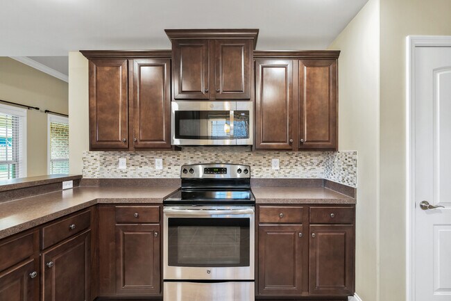 Building Photo - 128 Willow Tree Dr