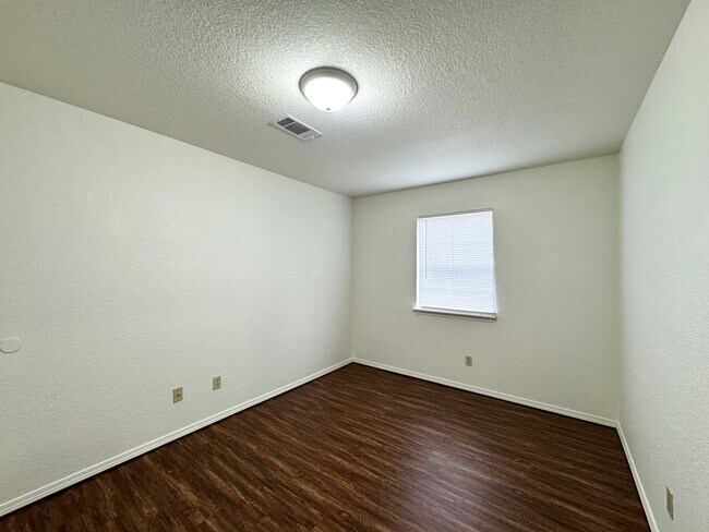Building Photo - 146 Commanche Loop