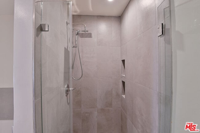 Building Photo - 136 S Palm Dr