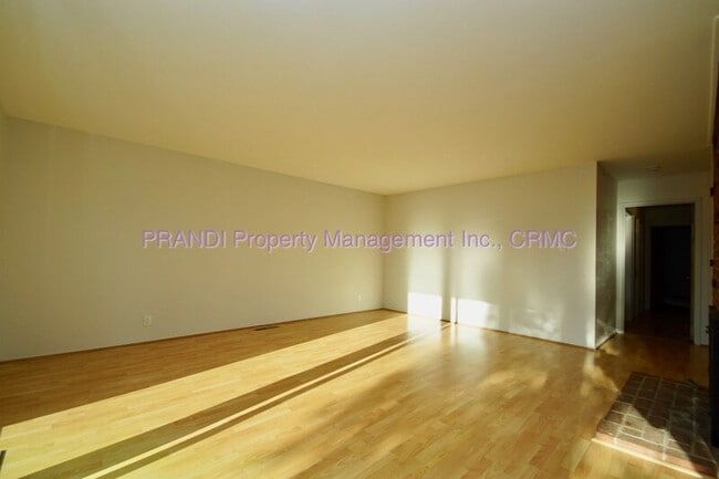 Building Photo - 525 Las Colindas Rd