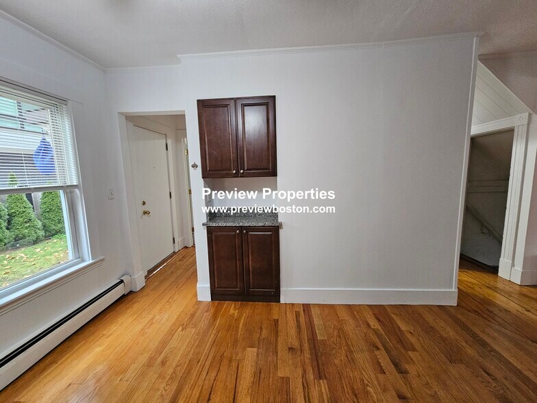 Building Photo - 5 Lawrence Pl