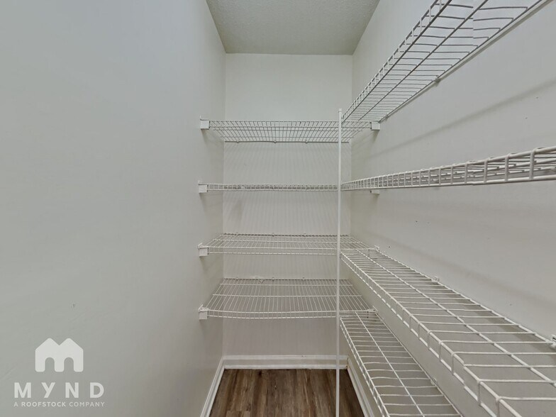 Building Photo - 204 Skylar Ln