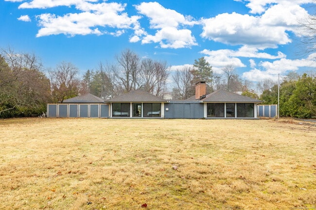 Building Photo - 1560 Asylum Ave