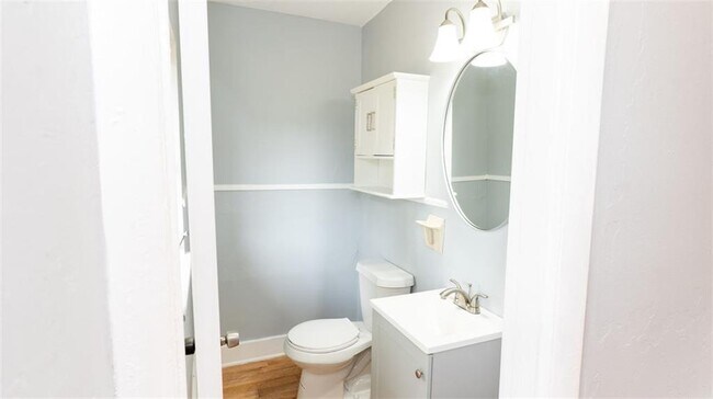 Building Photo - 2917 Cambridge Dr SW