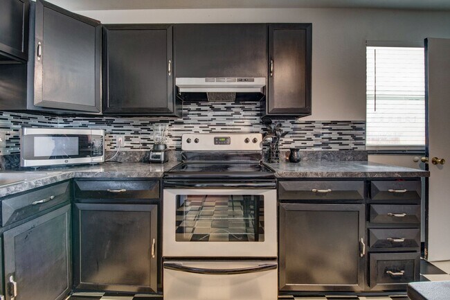 Building Photo - 5553 Crystal Way