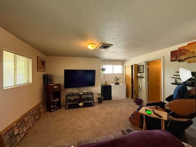Building Photo - 228 Auburn Dr