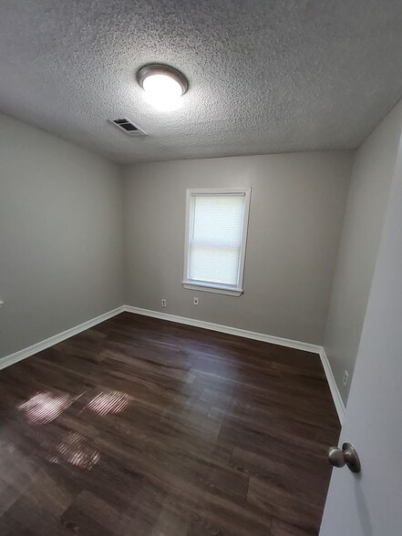 Building Photo - 2060 Pryne St