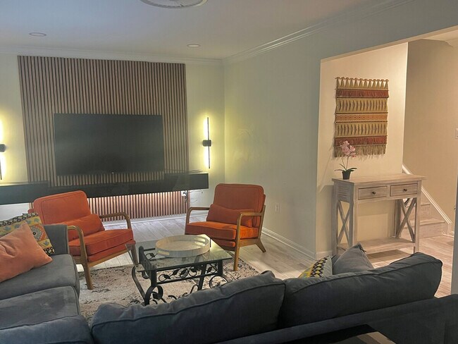 Building Photo - 321 Senate Ct