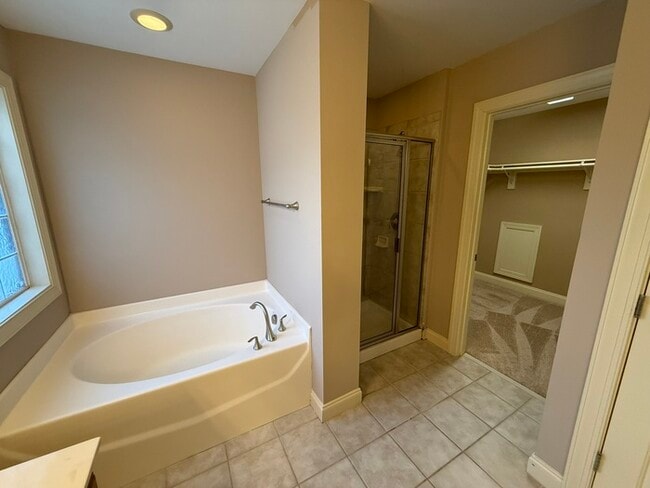 Building Photo - HUGE 5 Bedroom 3 Stroy Home with Fenced in...