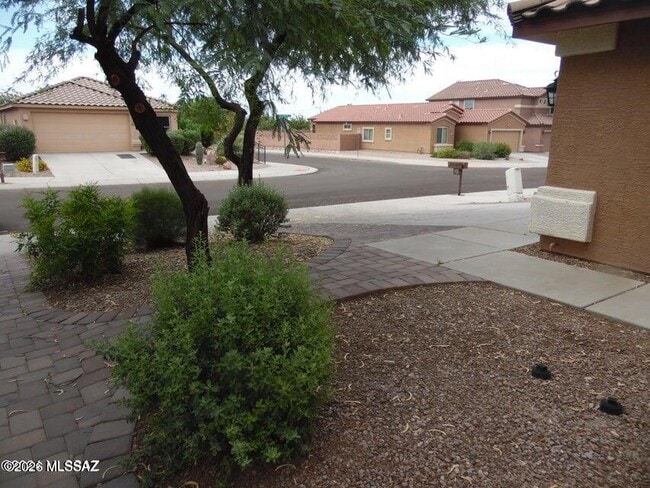 Building Photo - 7325 E Weeping Willow Dr