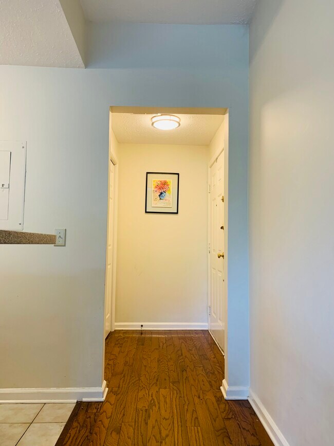 2025 Woodmont Blvd 2025 Woodmont Blvd Nashville TN 37215 Apartment