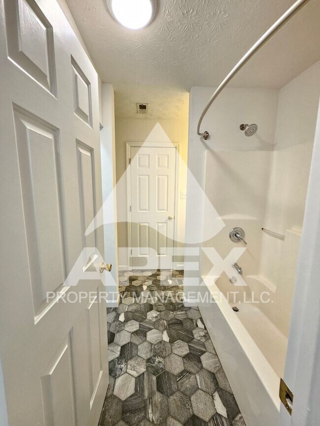 Building Photo - 8705 Trapper Ln