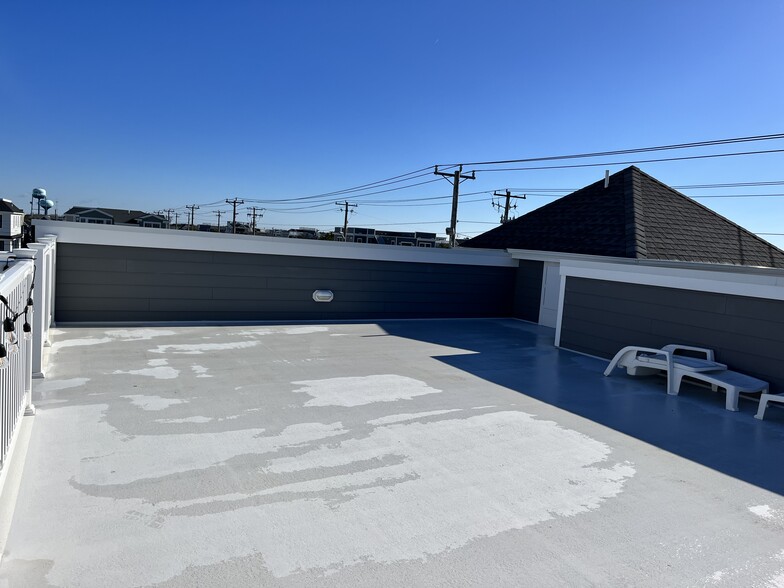 Roof deck - 3 Long Beach Blvd