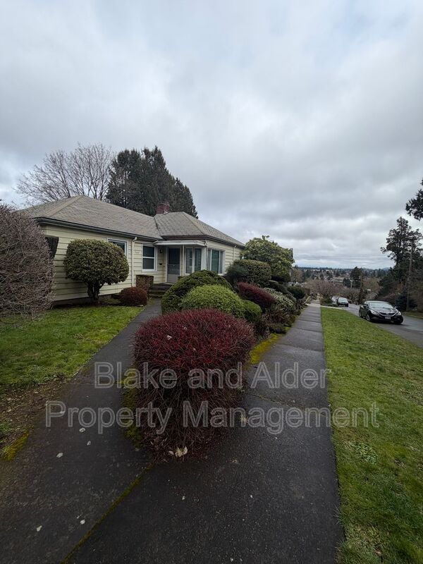 Building Photo - 7303 SE Madison St