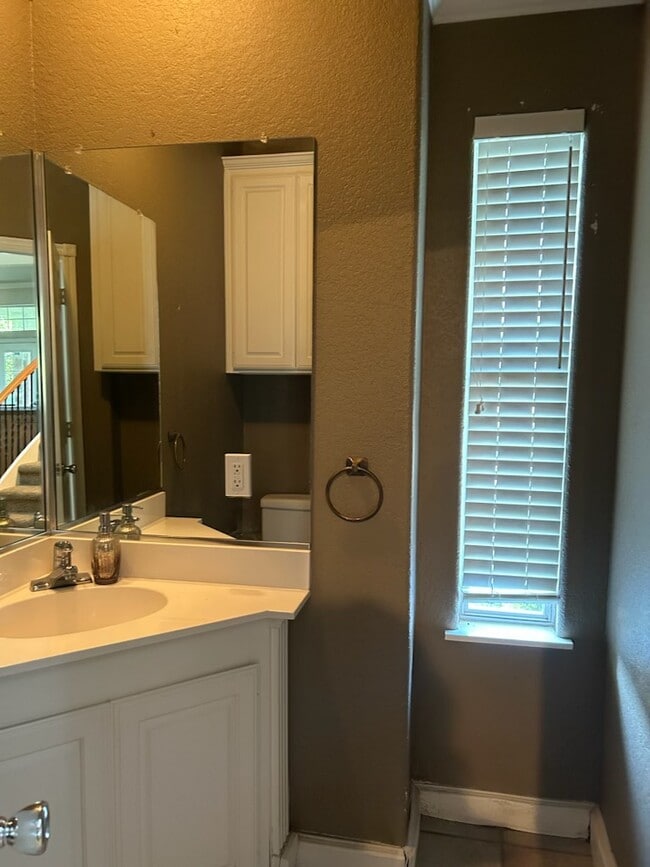 Building Photo - 6 Sunset Limited