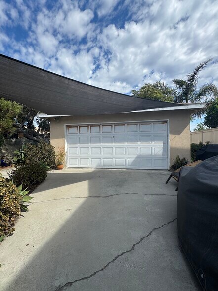 Building Photo - 714 Loma Dr