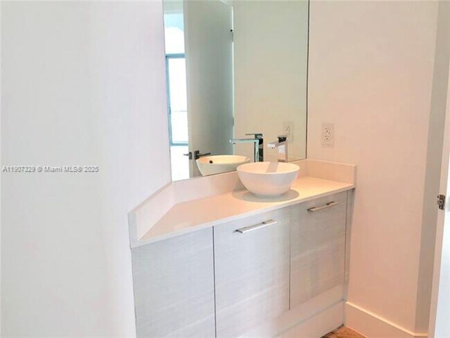 Building Photo - 650 NE 32nd St