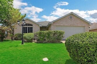 Building Photo - 721 Somerset Dr