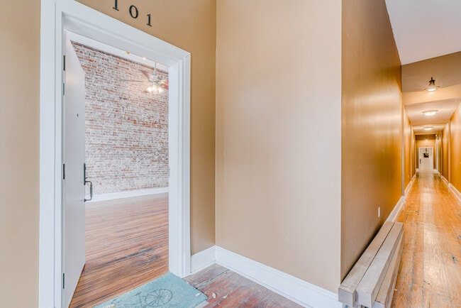 Street level unit w/ easy access - 310 S Main St