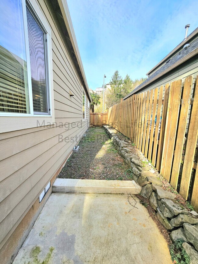 Building Photo - 11040 SE William Otty Rd