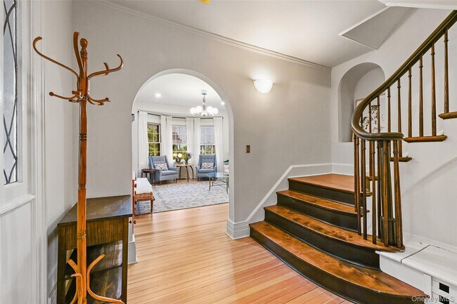 Building Photo - 11 Maple Ave