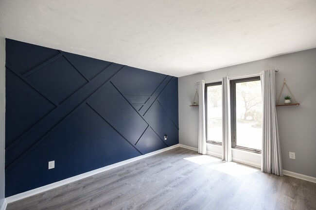Building Photo - 5516 Oakside Dr