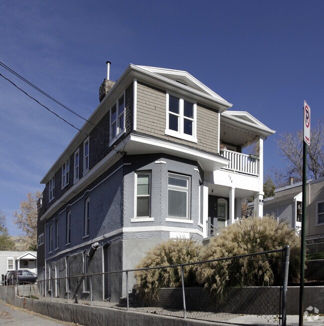 Building Photo - 124 W Apricot Ave