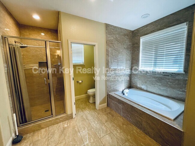 Building Photo - 4243 Lindsey Ln