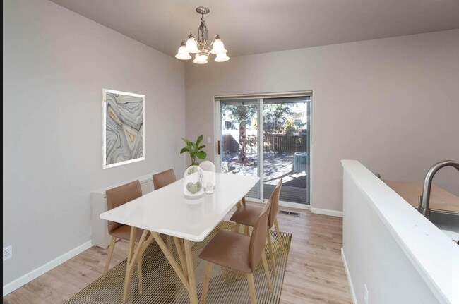 Building Photo - 21328 Oakview Dr