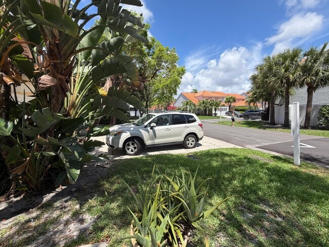 Building Photo - 3780 Amalfi Dr