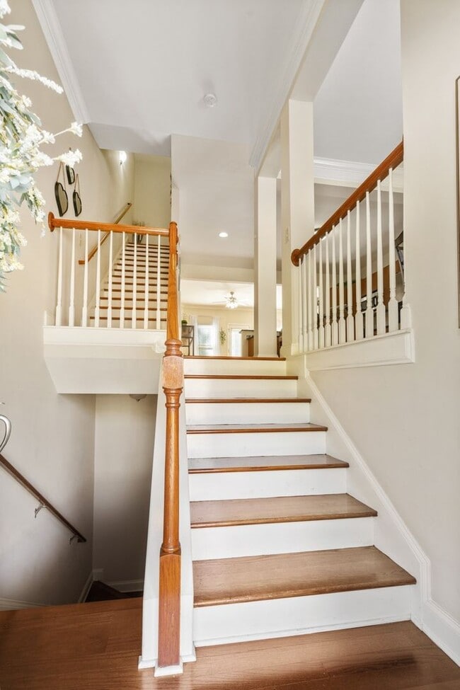 Building Photo - Woodbury Falls Luxury Townhome