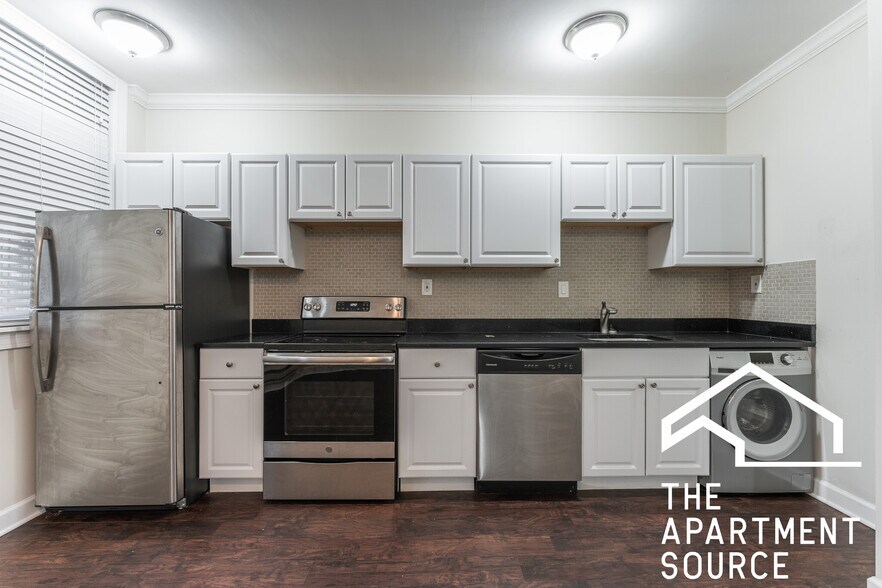 Building Photo - 3345 N Marshfield Ave